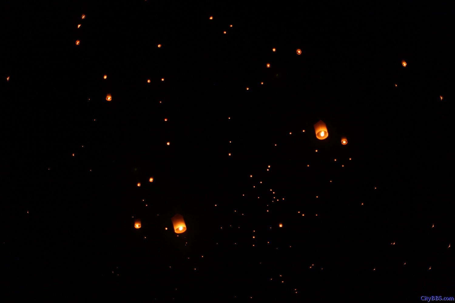 清迈水灯节之清迈万人天灯节 Chiang Mai Sky Laterns' Day