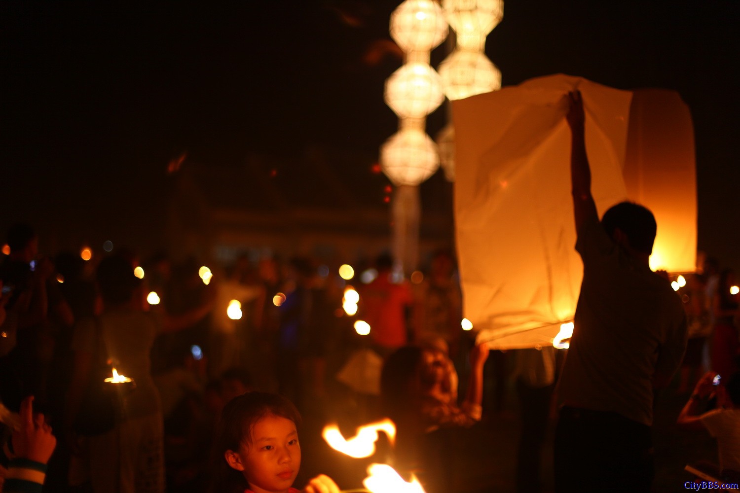 清迈水灯节之清迈万人天灯节 Chiang Mai Sky Laterns' Day