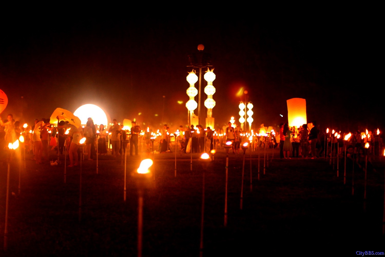 清迈水灯节之清迈万人天灯节 Chiang Mai Sky Laterns' Day