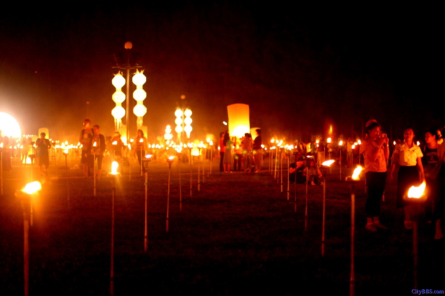 清迈水灯节之清迈万人天灯节 Chiang Mai Sky Laterns' Day