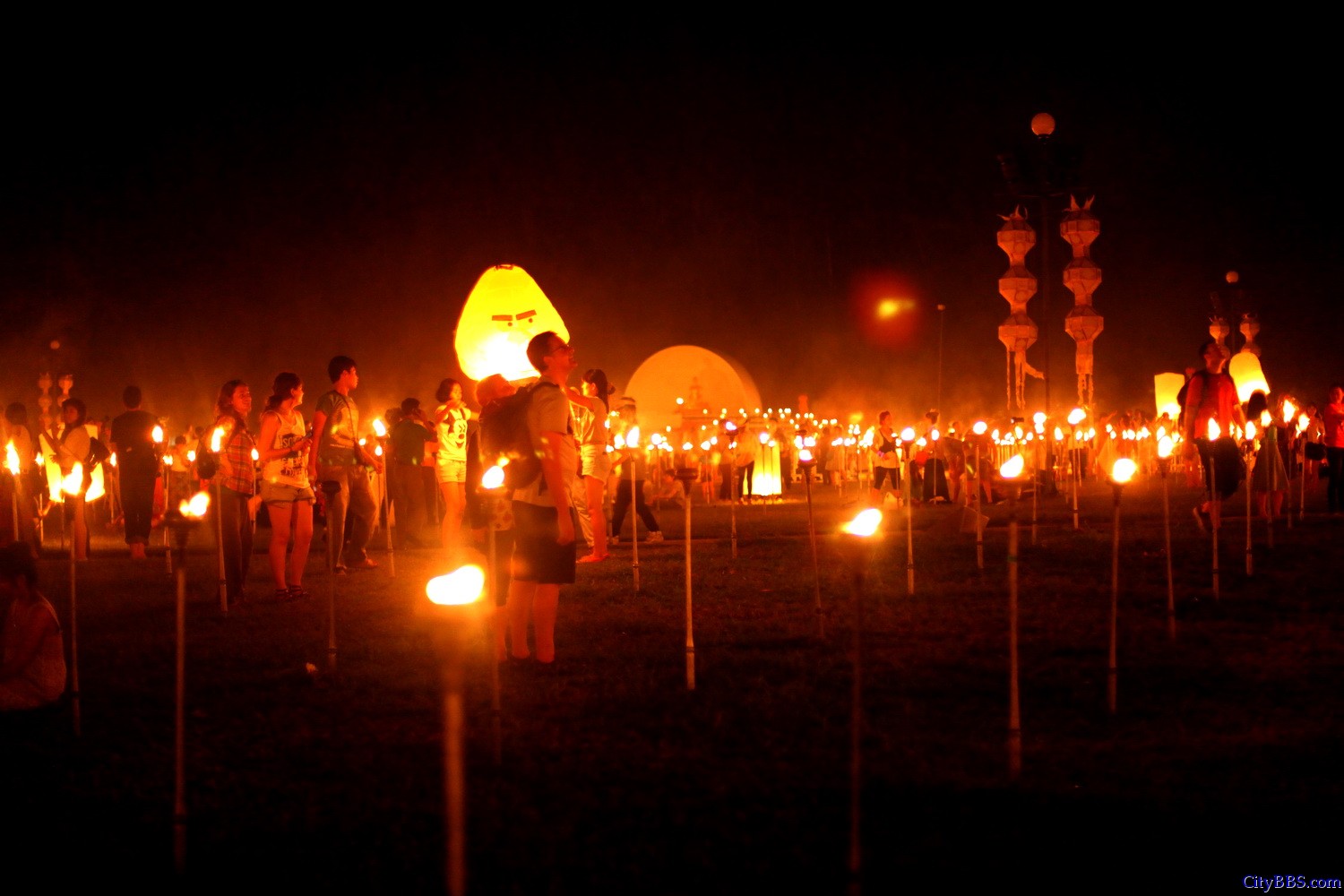 清迈水灯节之清迈万人天灯节 Chiang Mai Sky Laterns' Day
