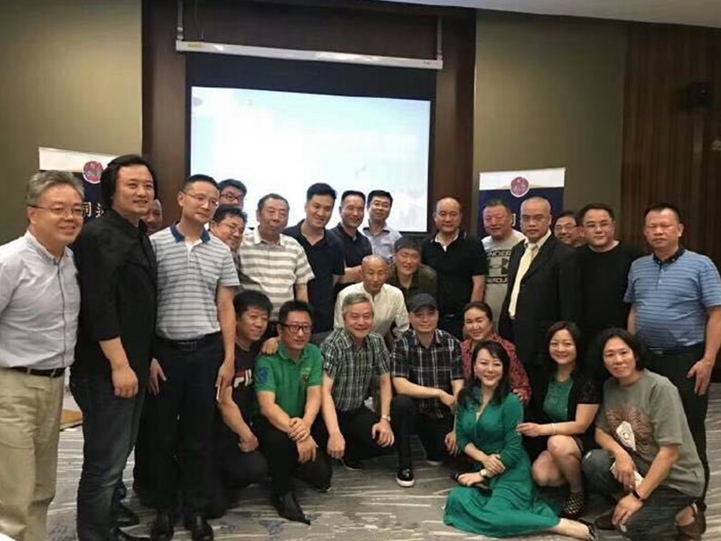 近期崔永元出席学者贺卫方组织的酒会