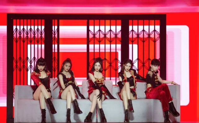 因为《浪姐》《三十而已》等节目和剧集的热播，2020年被称为“中女时代”元年 ...