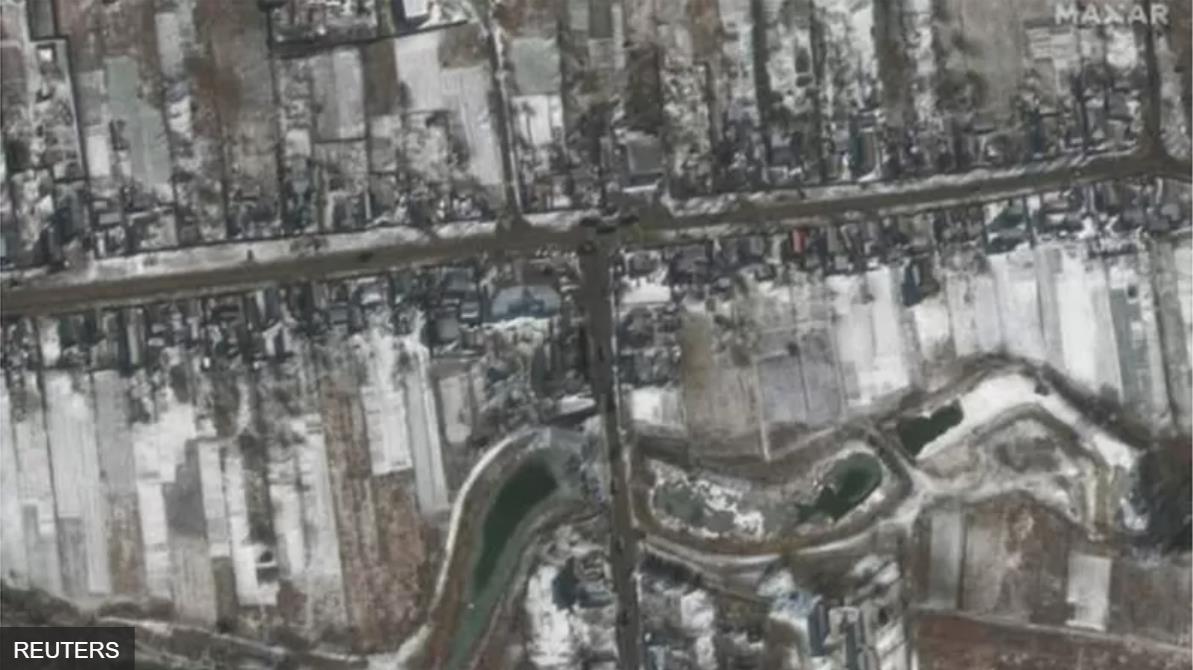 卫星图像显示安东诺夫机场东北部奥泽拉的部队调动 卫星图像显示安东诺夫机场东北部奥泽拉的部队调动