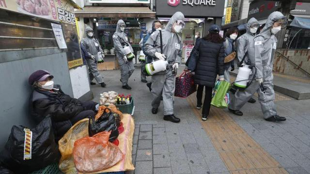 国民感染 日增超10万 韩国为何要全面放开