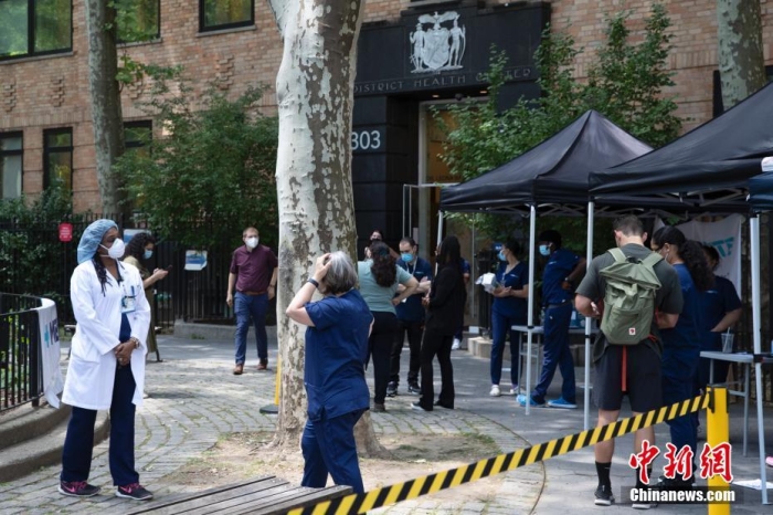 美国纽约市政府在曼哈顿开设临时诊所