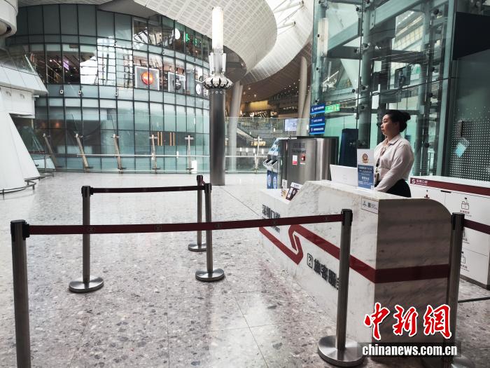香港西九龙站的旅客服务台